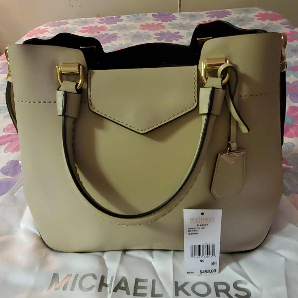 Michael Kors BLAKELY Medium Tote-OAT Color - Picture 2 of 11